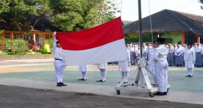 Upacara Kemerdekaan di SMAN 16 Semarang: Wujud Miniatur Indonesia